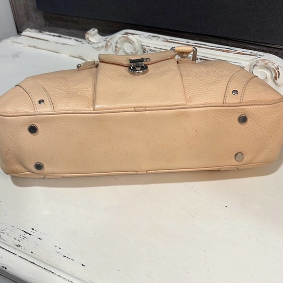 BURBERRY Creamy Tan Leather Rolled Handle Button Lock Bag - Picture 10 of 16